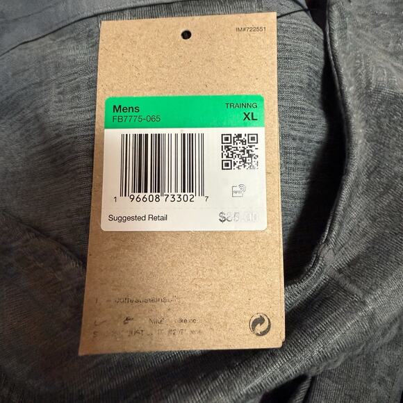Nike Yoga Dri-fit
Men’s Shirt XL Gray
Long Sleeve - Picture 6 of 8